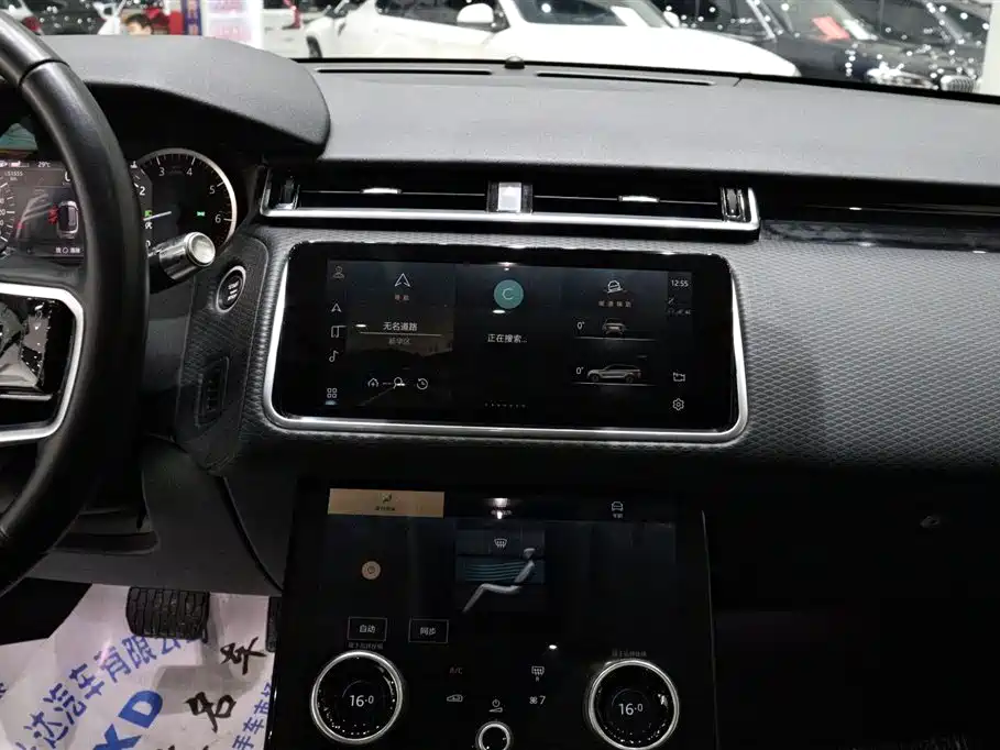 Land Rover Range Rover Velar 2023 — фото 11