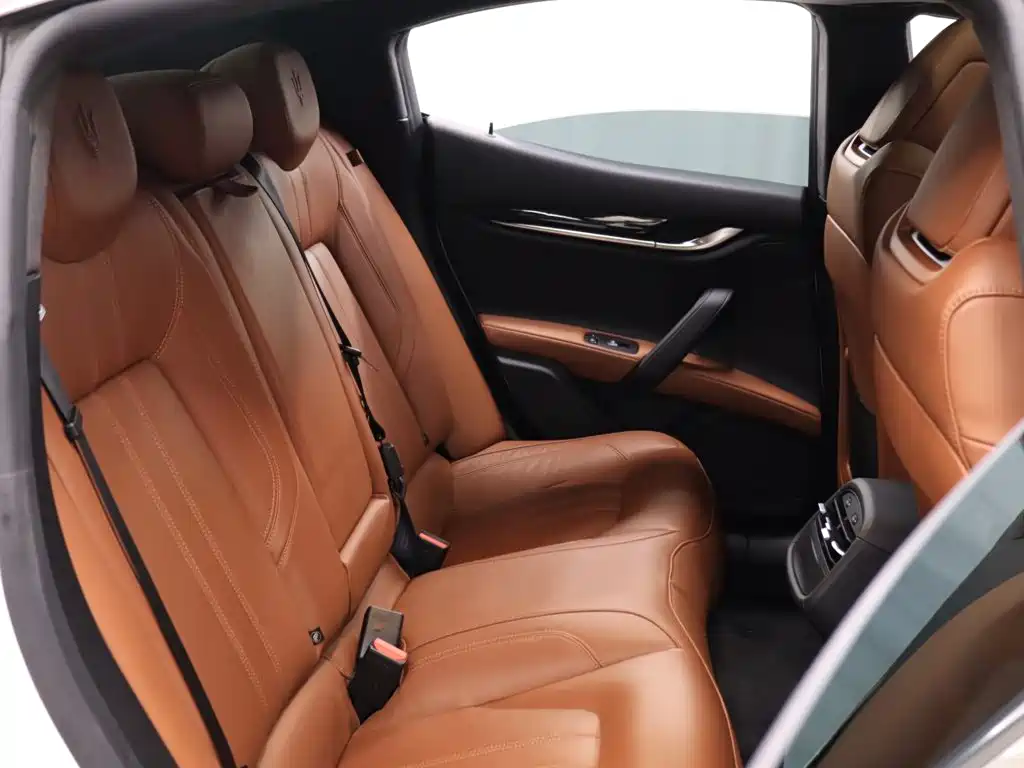Maserati Ghibli 2023 — фото 19
