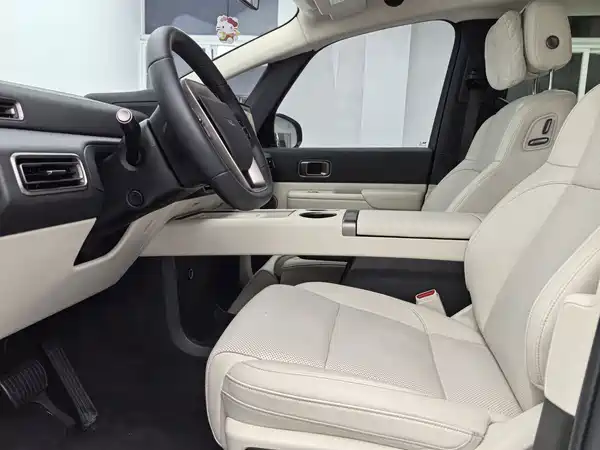 Li Auto MEGA 2025