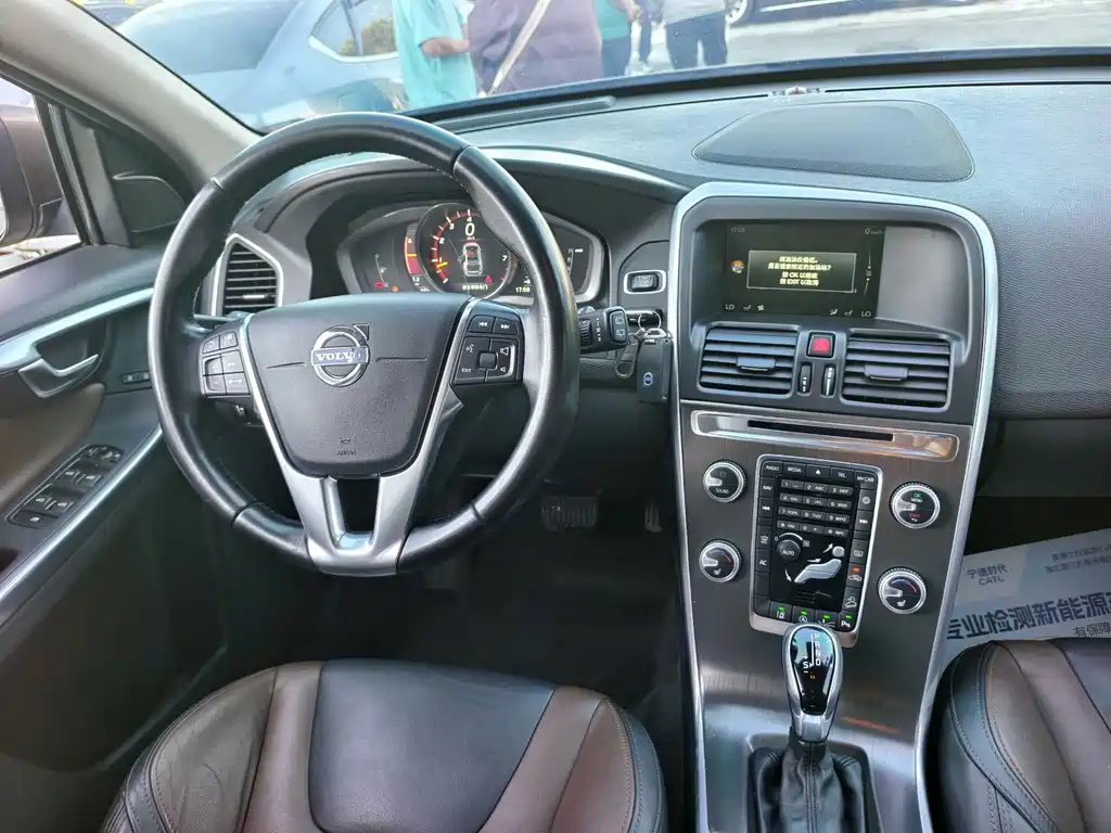 Volvo XC60 2015 — фото 14