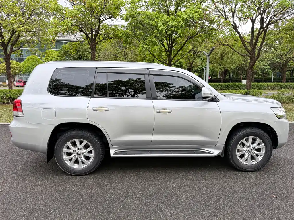 Toyota Land Cruiser 2020 — фото 14