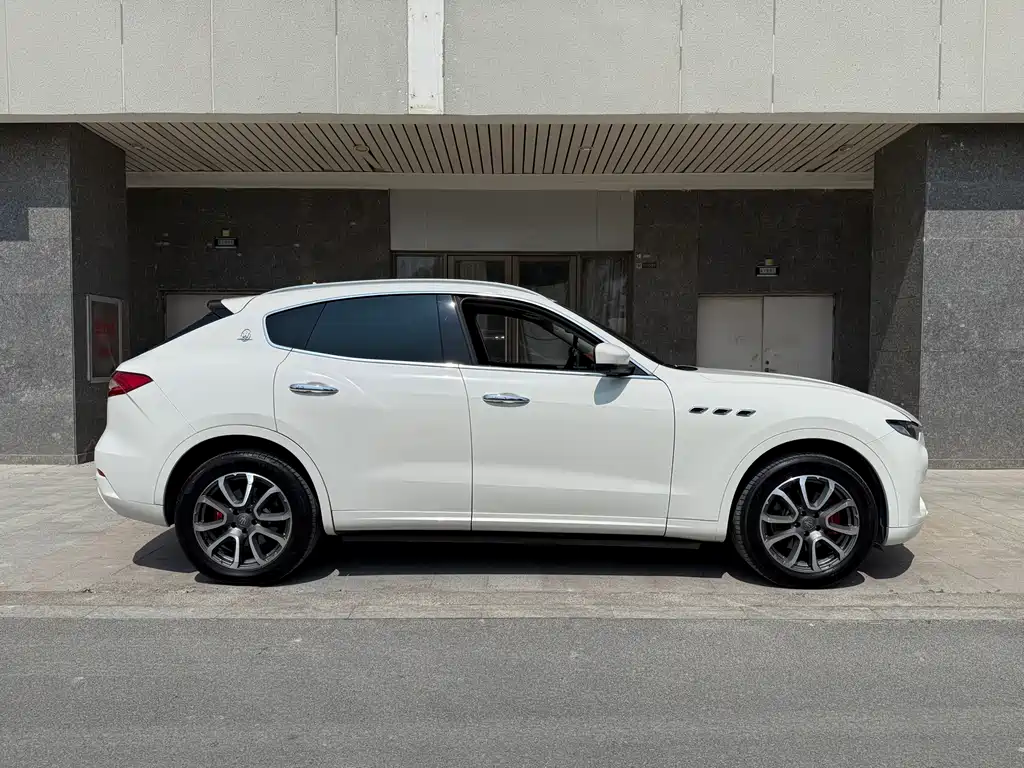 Maserati Levante 2017 — фото 5