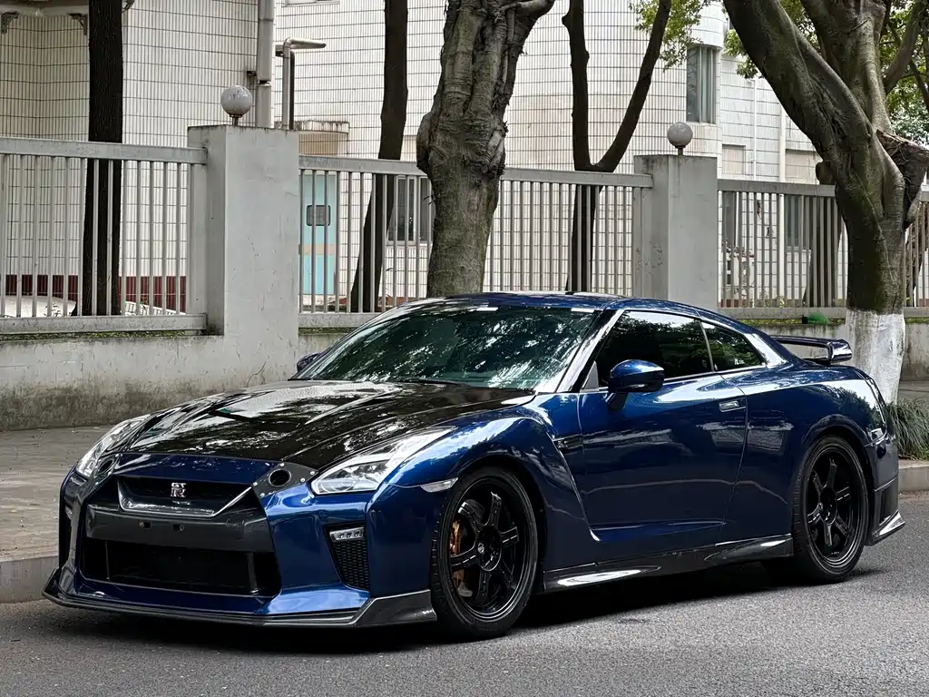 Nissan GT-R 2013 — фото 1