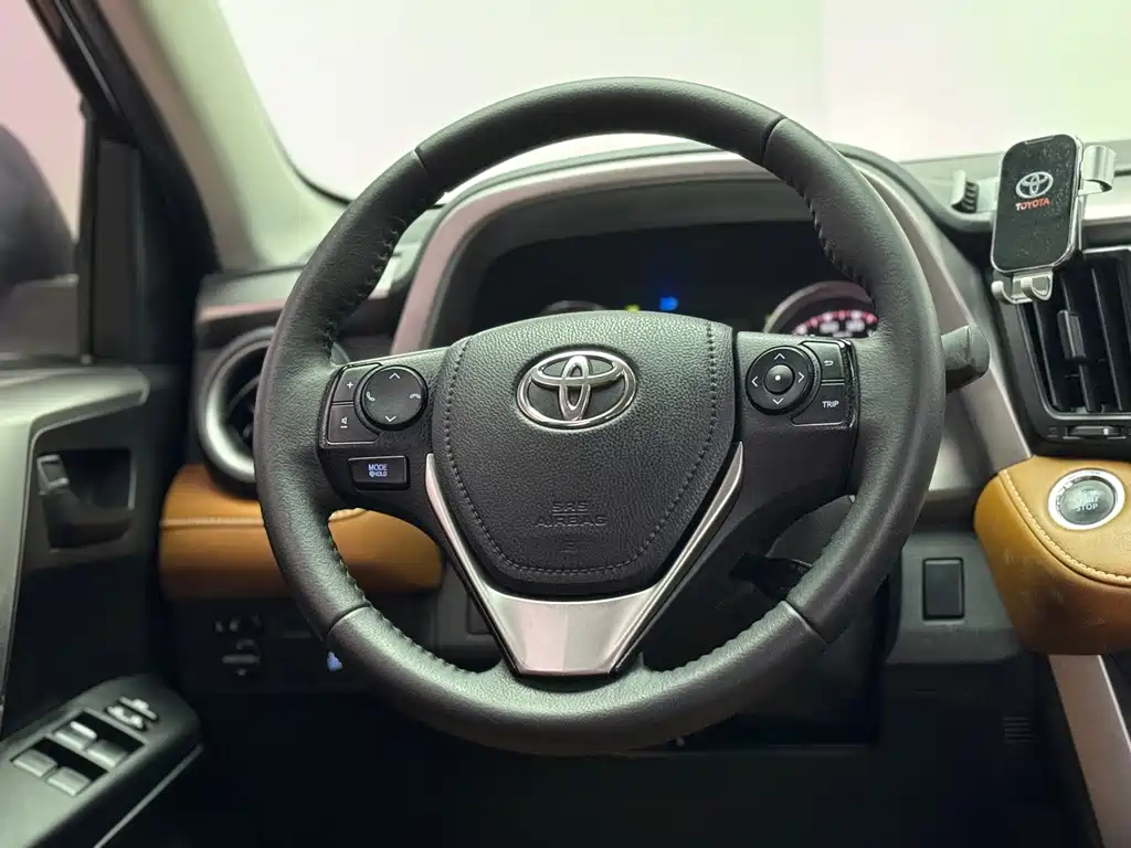 Toyota RAV4 2016 — фото 12