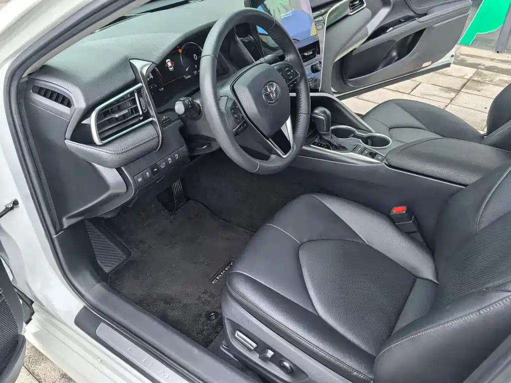 Toyota Camry 2022 — фото 10