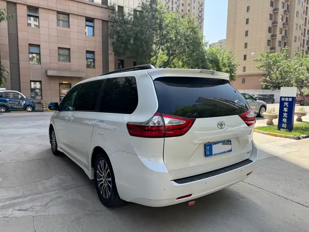 Toyota Sienna 2019 — фото 3