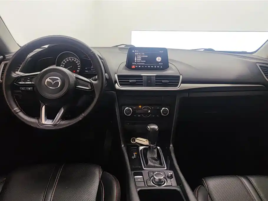 Mazda 3 Axela 2019 — фото 12