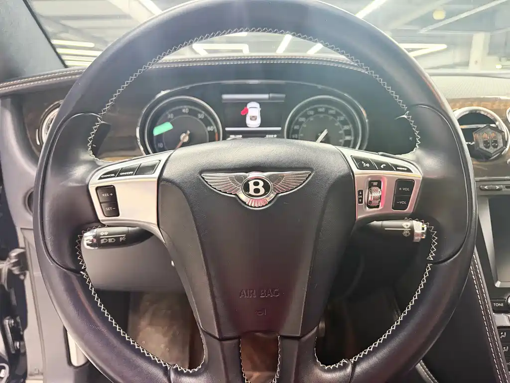 Bentley Continental 2013 — фото 19