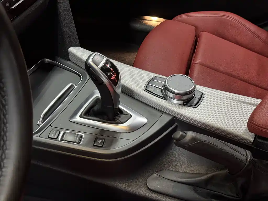 BMW 3 Series 2017 — фото 16