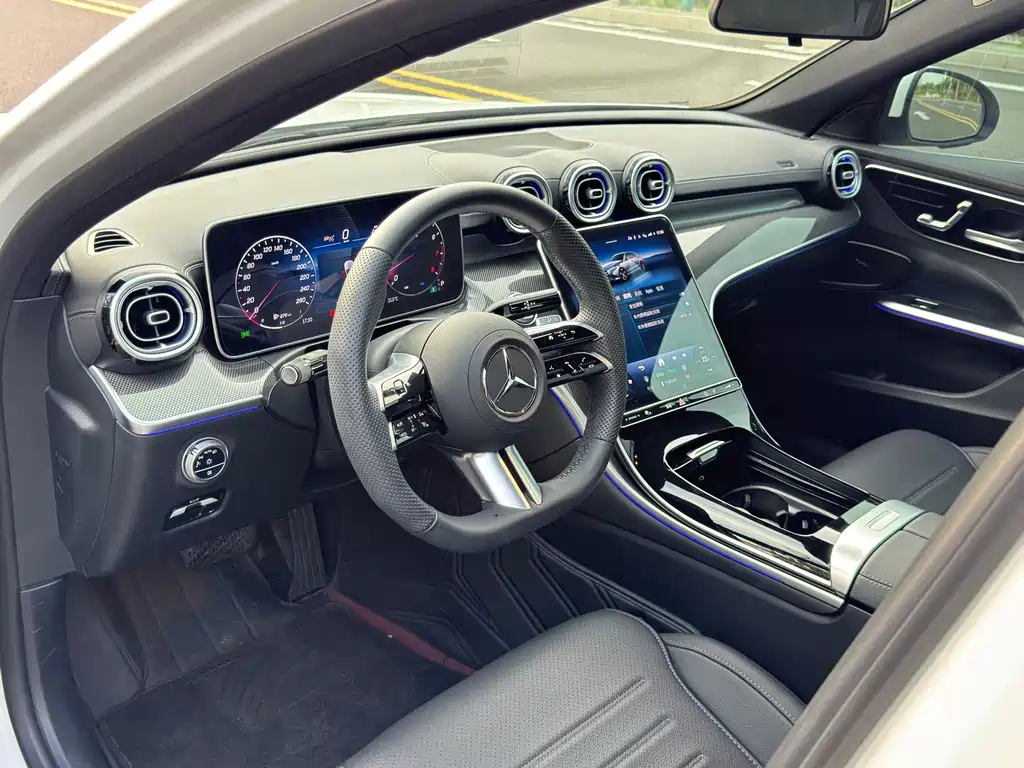 Mercedes-Benz C-Class 2025 — фото 9
