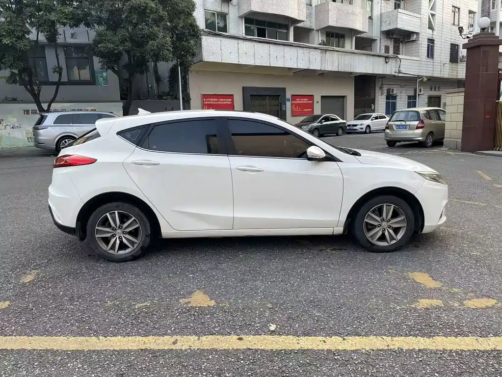 Changan Eado XT 2017 — фото 4