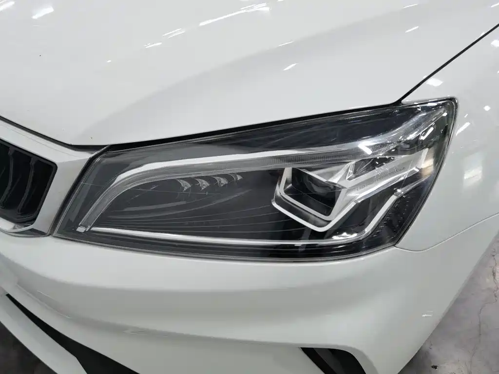 Geely Emgrand 2021