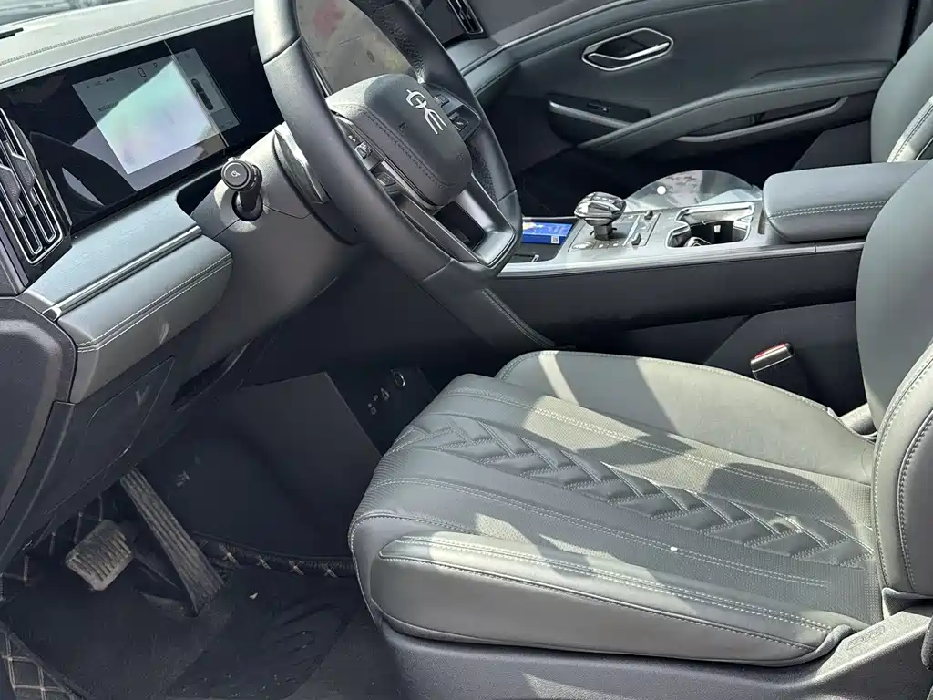 BYD L DM-i 2025 — фото 3