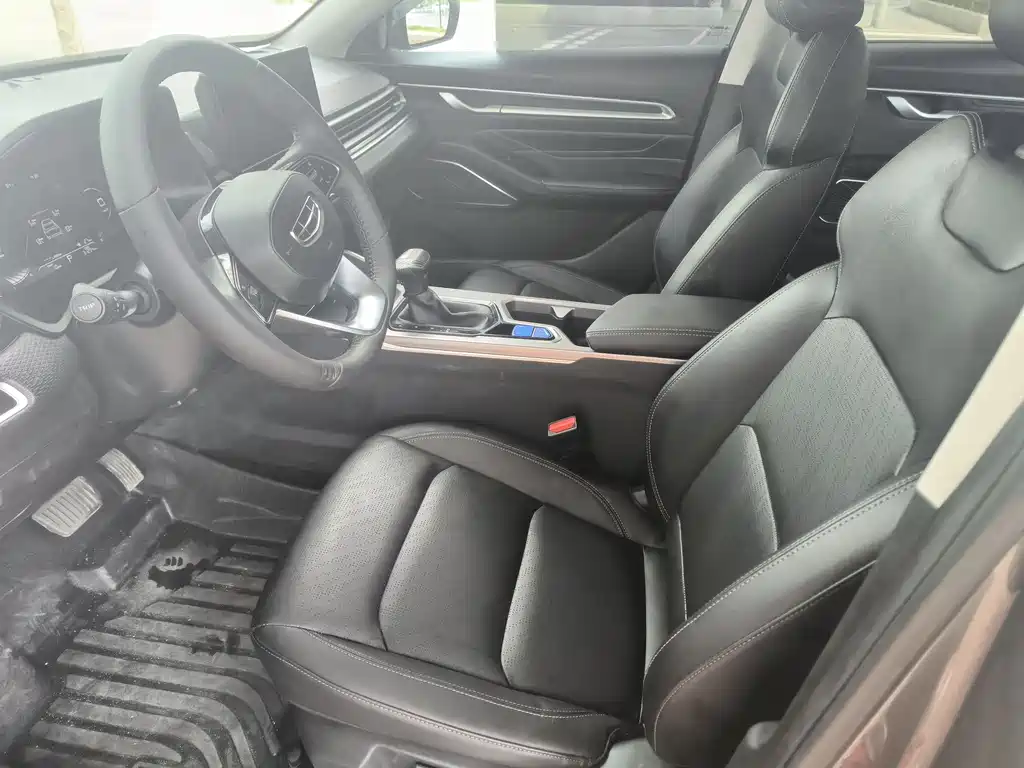 Geely Emgrand 2022