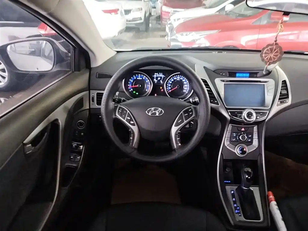 Hyundai Elantra Langdong 2016 — фото 11