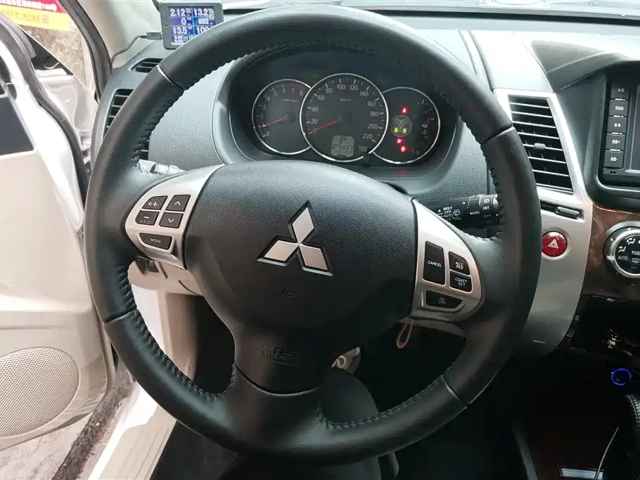 Mitsubishi Pajero Sport 2016 — фото 14