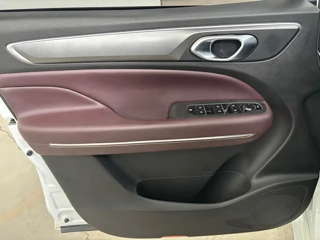 GAC Motor Trumpchi M6 2022 — фото 9