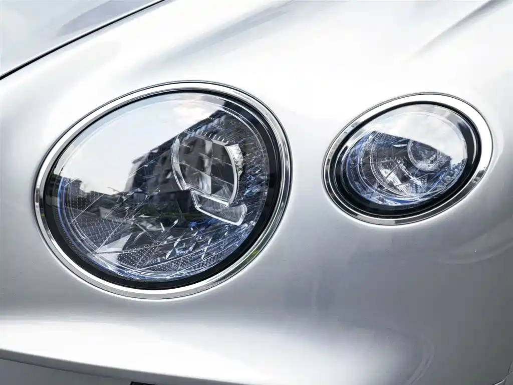 Bentley Continental 2023 — фото 16