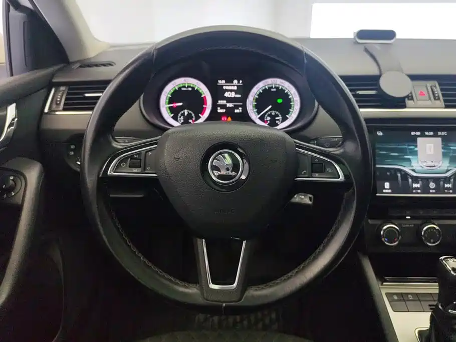 Skoda Octavia 2017 — фото 15