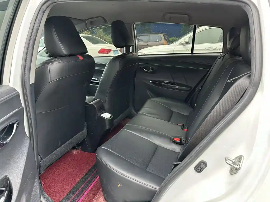 Toyota Yaris L 2019 — фото 12