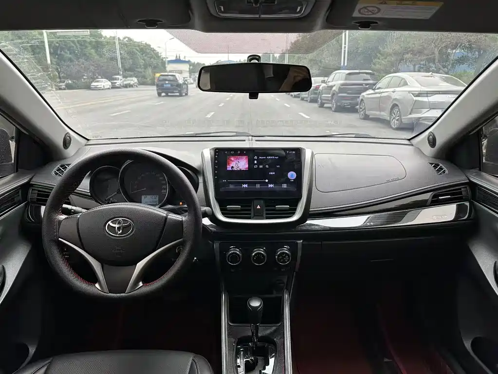 Toyota Yaris L 2019 — фото 13