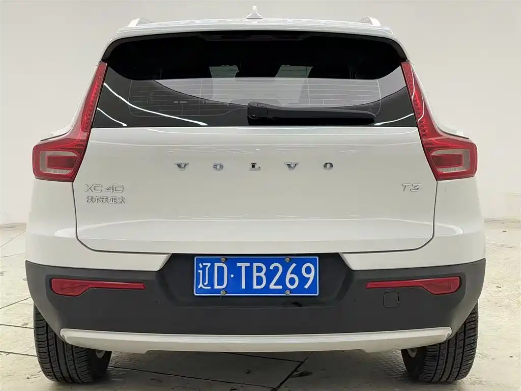 Volvo XC40 2019 — фото 6