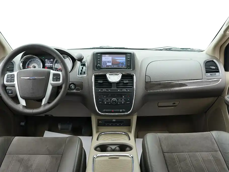Chrysler Grand Voyager 2017 — фото 15