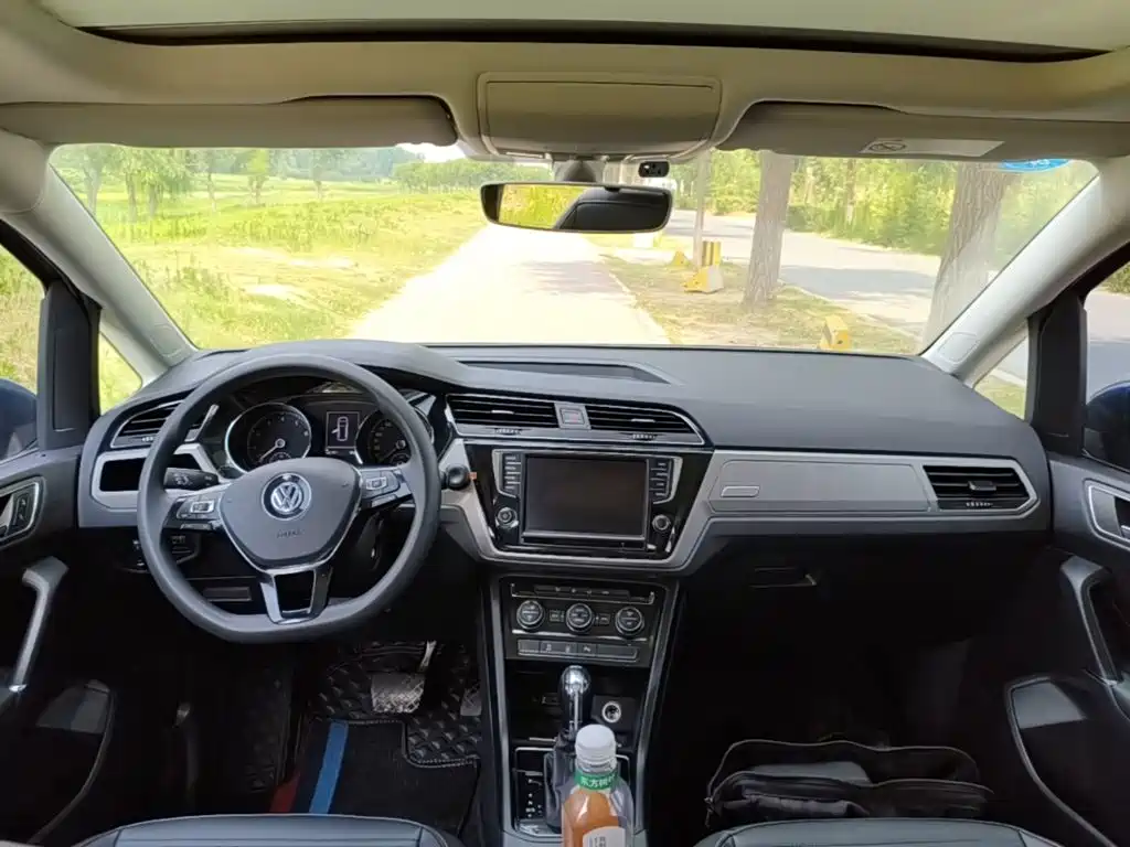Volkswagen Touran 2018 — фото 10