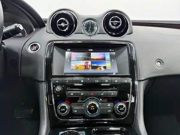 Jaguar XJ 2017