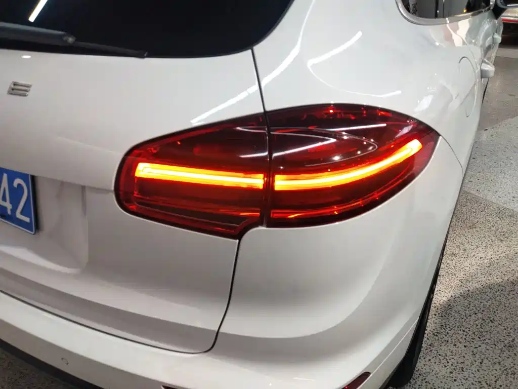 Porsche Cayenne 2015 — фото 24
