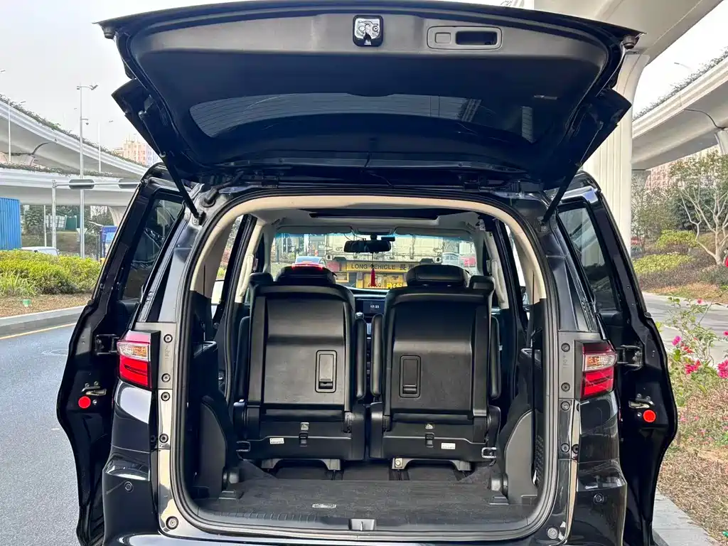 Honda Odyssey 2017 — фото 18