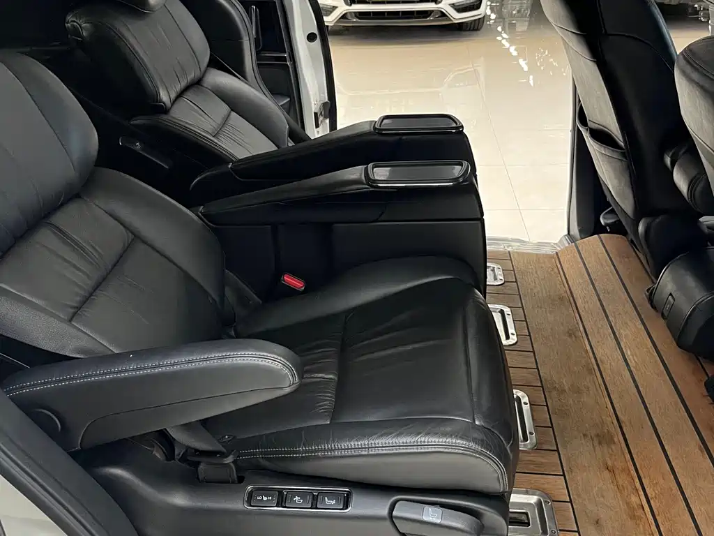 Honda Elysion 2019 — фото 13