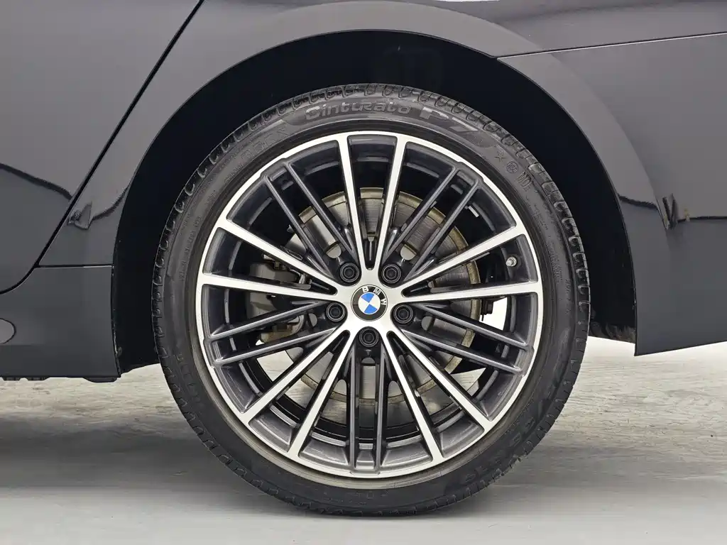 BMW 5 Series 2024 — фото 17