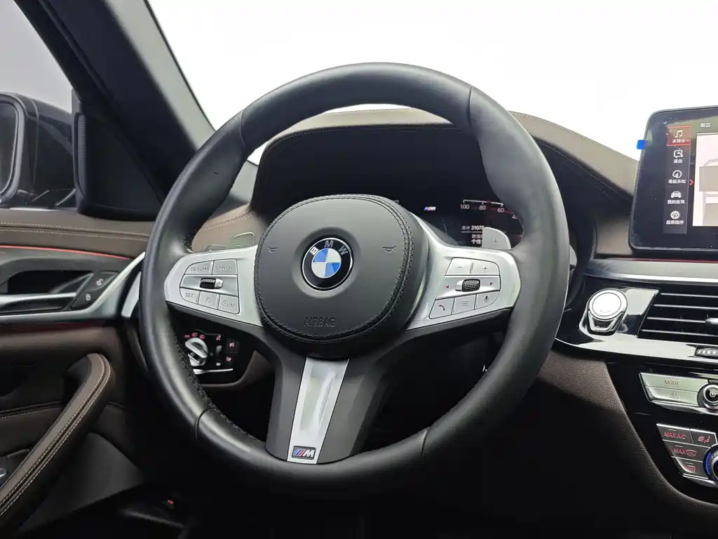 BMW 5 Series 2024 — фото 13