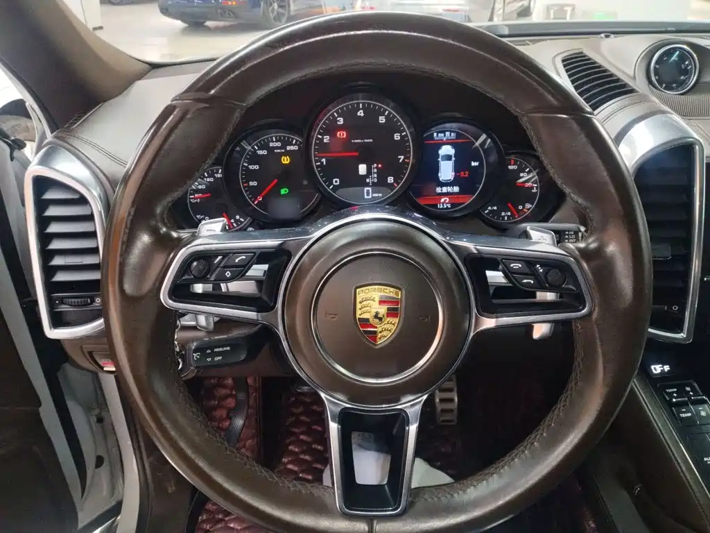 Porsche Cayenne 2015 — фото 8