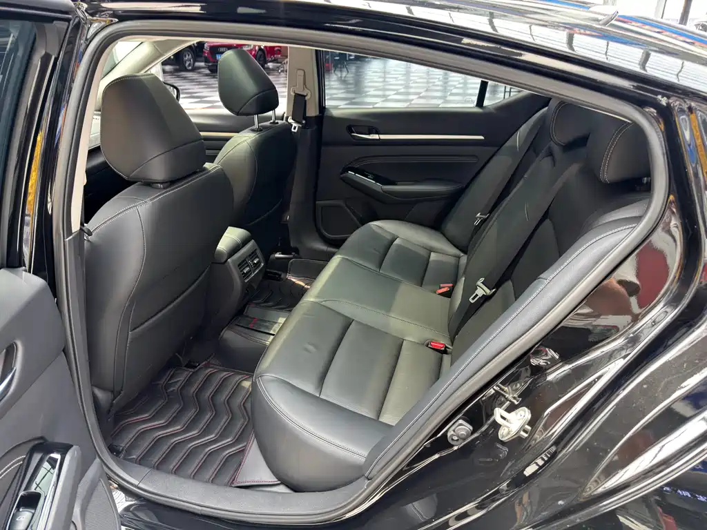 Nissan Teana 2023 — фото 17