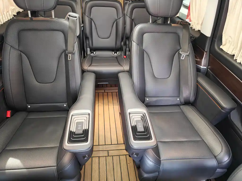 Mercedes-Benz V-Class 2023 — фото 16