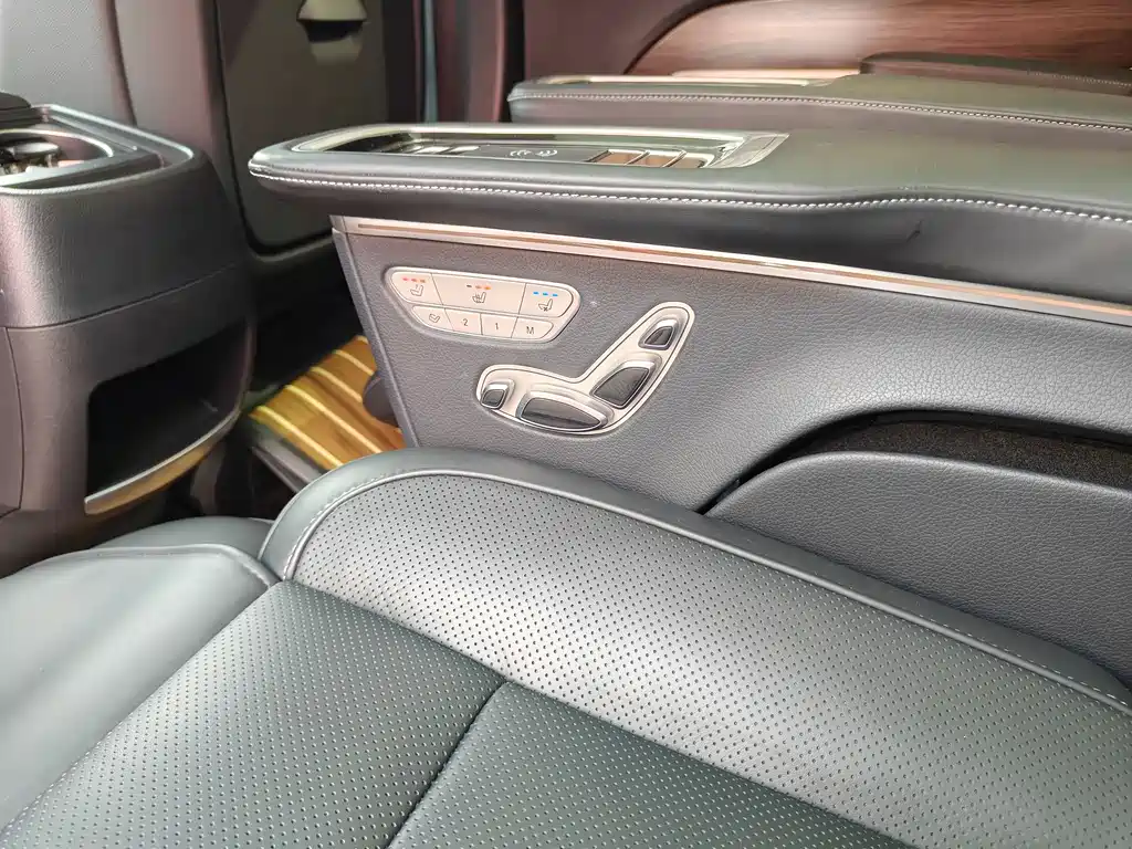 Mercedes-Benz V-Class 2023 — фото 20