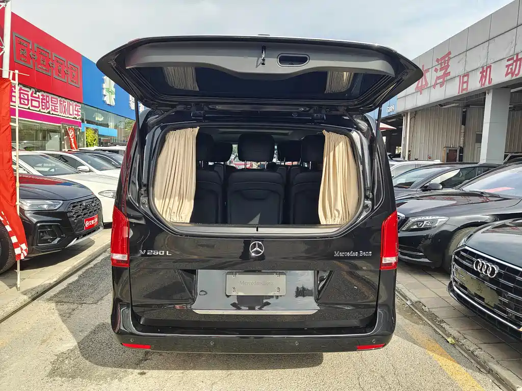 Mercedes-Benz V-Class 2023 — фото 31
