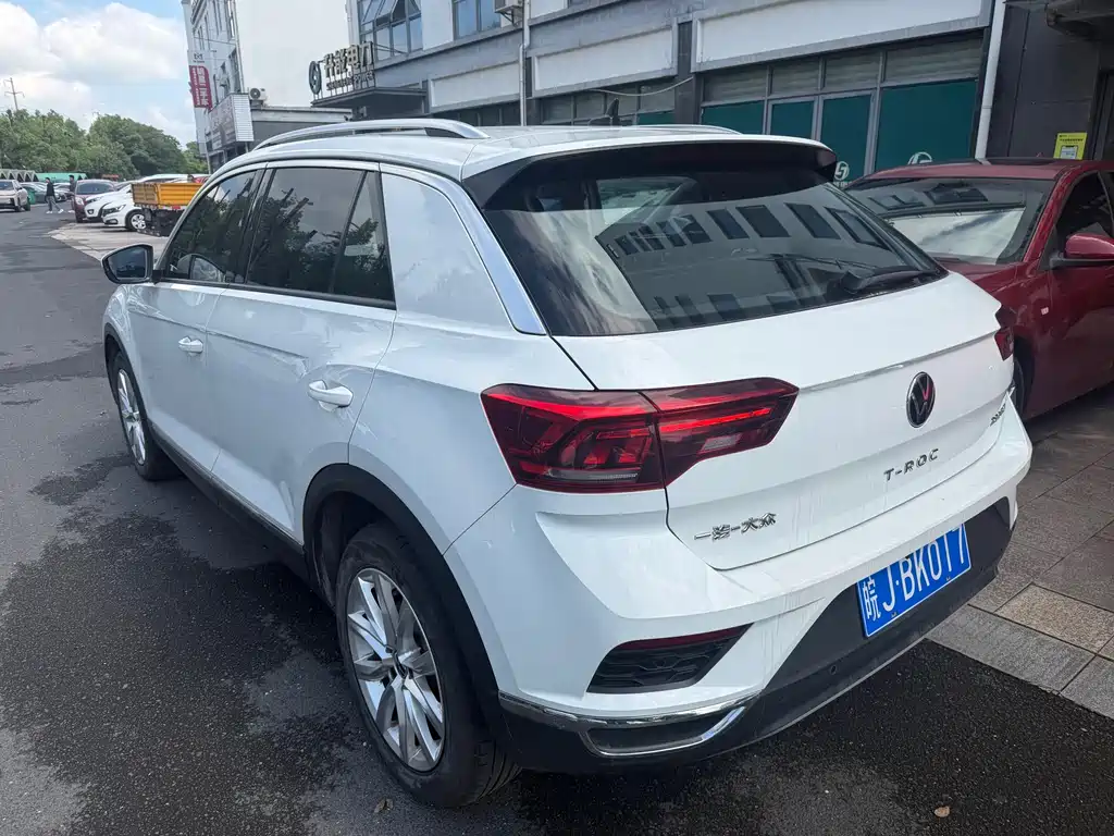 Volkswagen T-Roc 2023 — фото 3