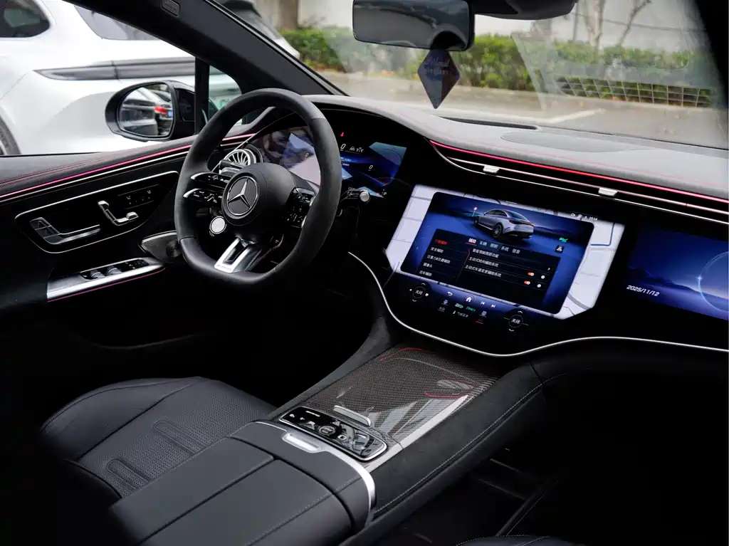 Mercedes-Benz EQE AMG 2024 — фото 15
