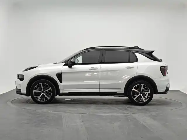 Lynk & Co 01 EM-P 2022 — фото 3