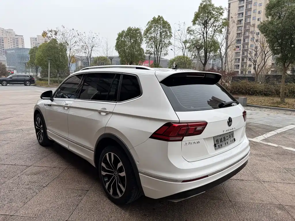 Volkswagen Tiguan L 2021 — фото 12