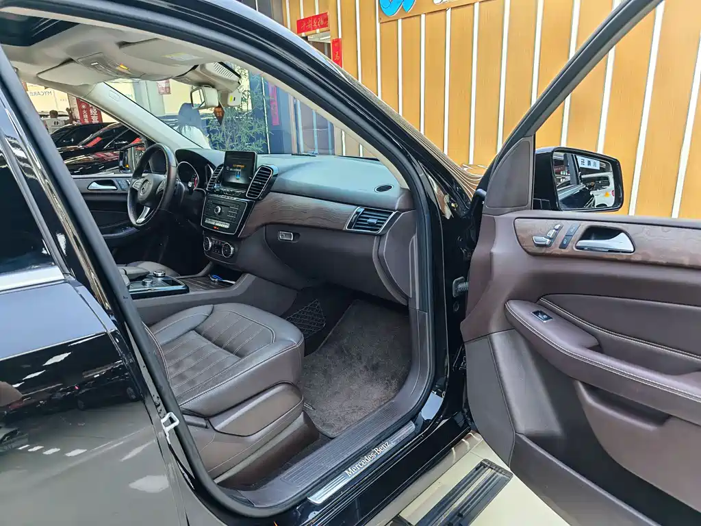 Mercedes-Benz GLE 2017 — фото 17