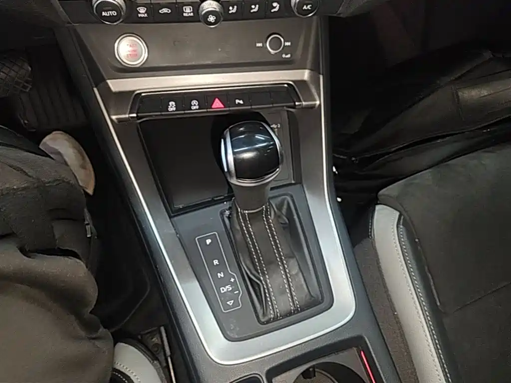 Audi Q3 2021 — фото 14