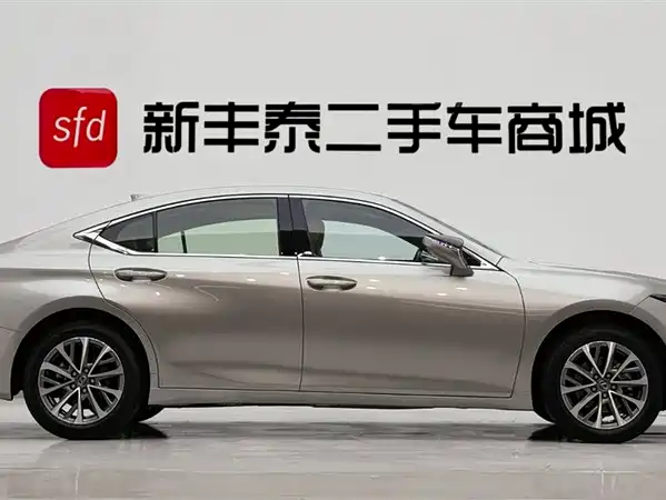 Lexus ES 2021