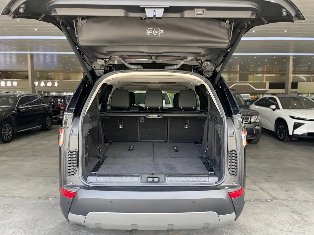 Land Rover Discovery 2018 — фото 19