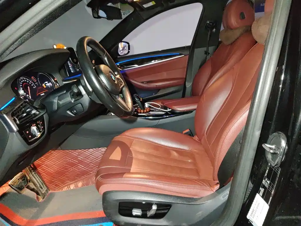 BMW 5 Series 2018 — фото 11