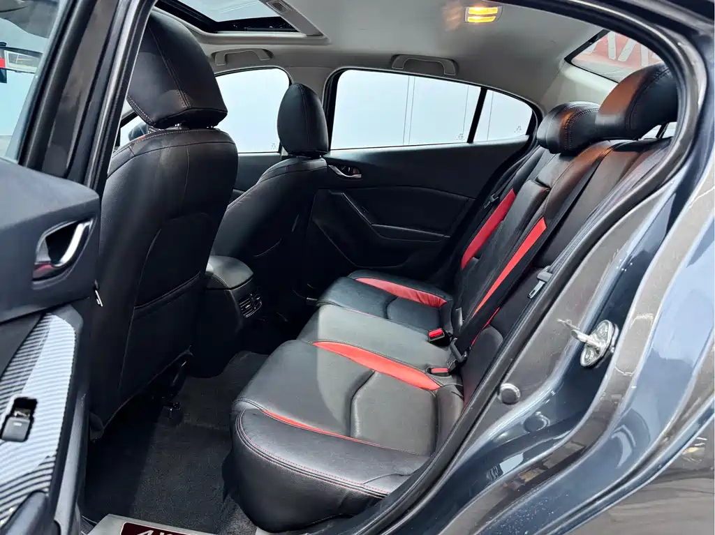 Mazda 3 Axela 2019 — фото 10