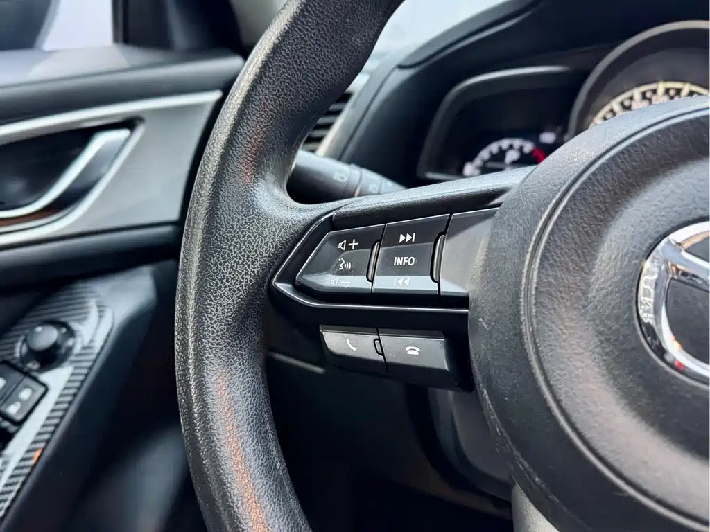 Mazda 3 Axela 2019 — фото 20